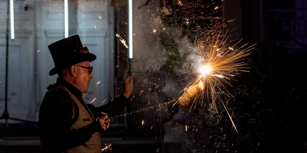 Jongleur de feu en Île-de-France lors des journées du patrimoine